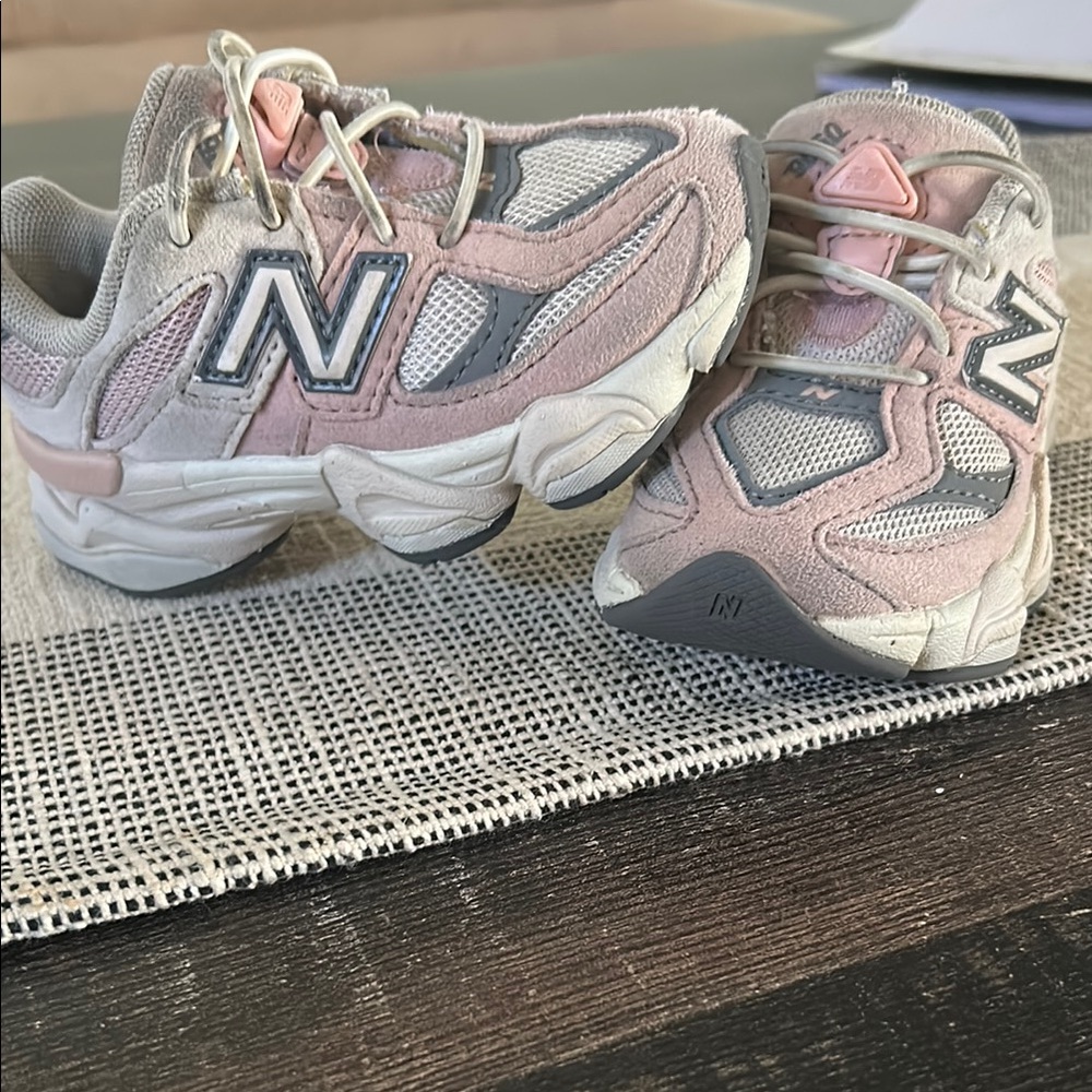 9060 New Balance Pink and Gray Chunky Sneakers